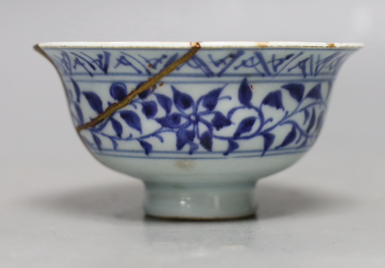 A Chinese bowl, Ming dynasty or later, -a.f, 7cms high